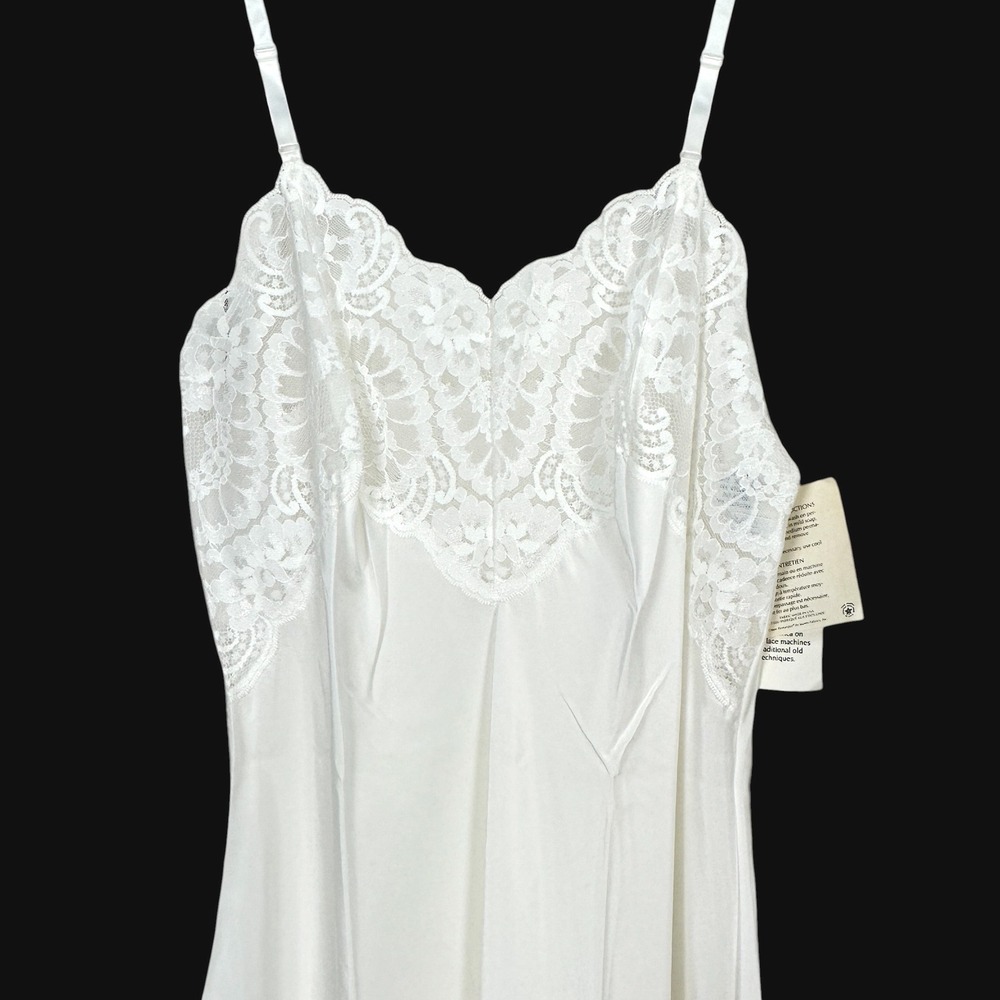 Vintage Wonder Maid White Lace Full Slip Crepe Remarque ILGWU Made in USA 36 T